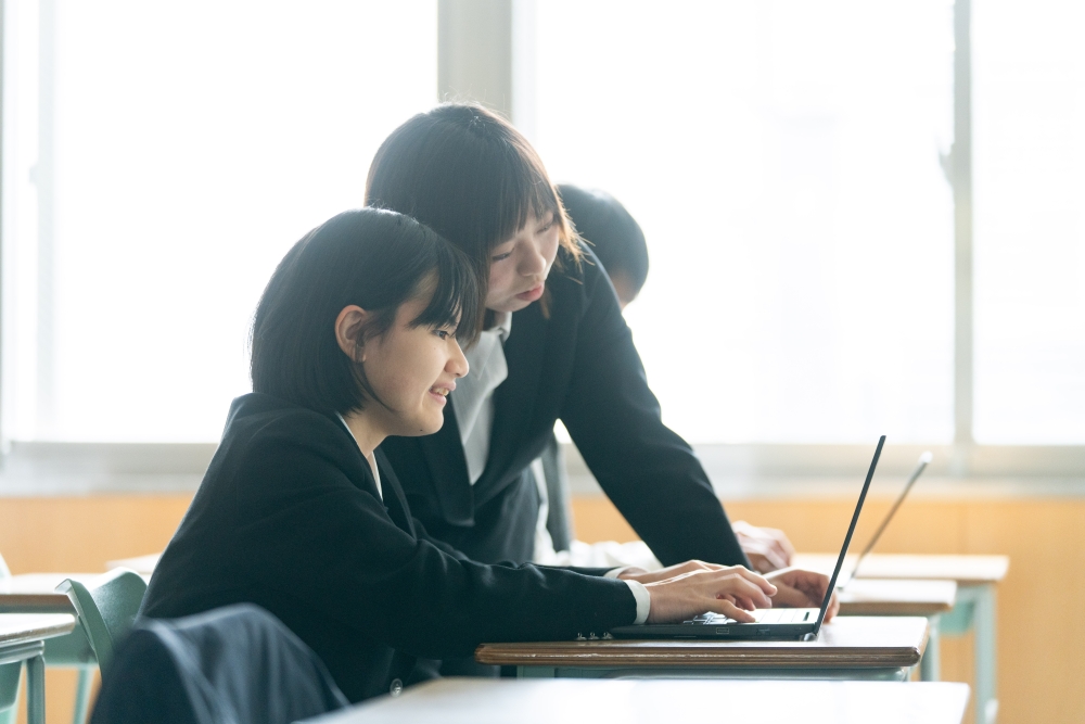 生徒が登下校している様子